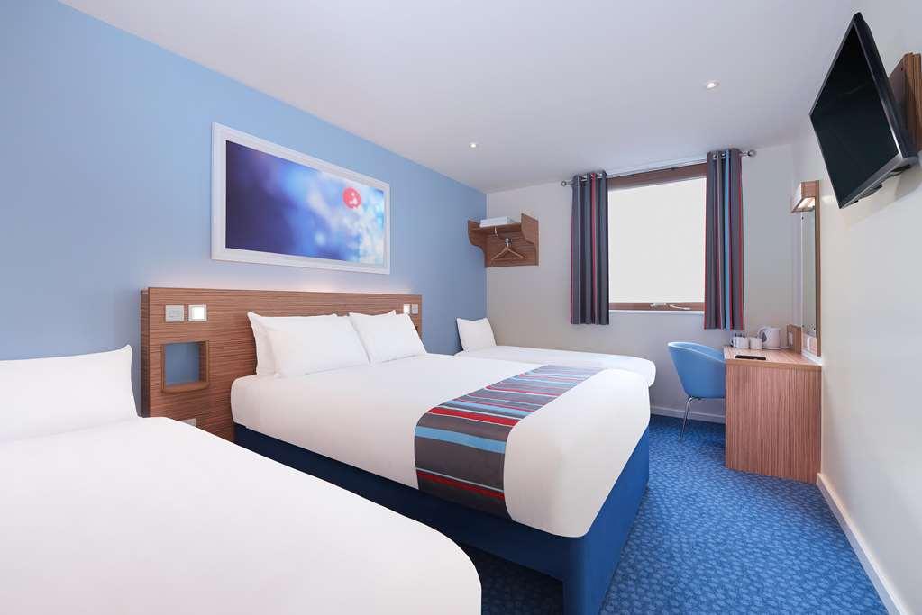 Travelodge Caerphilly Room photo